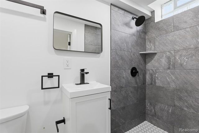 15230 Oakwood Drive, Oak Park, MI 48237