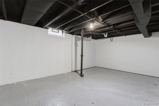 15230 Oakwood Drive, Oak Park, MI 48237