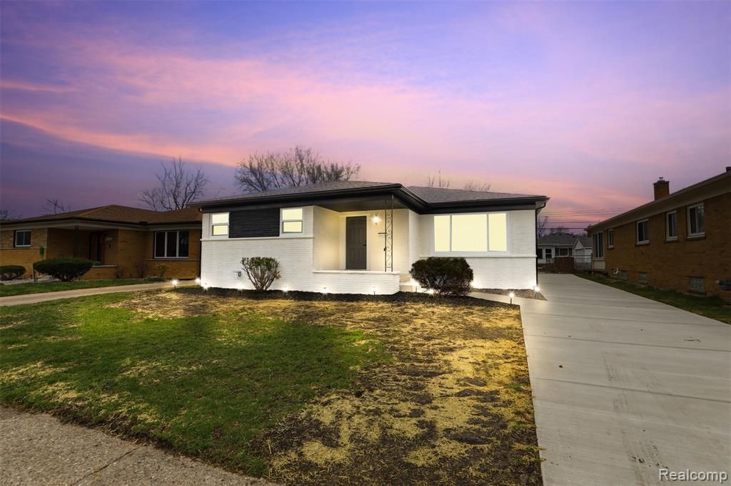 15230 Oakwood Drive, Oak Park, MI 48237