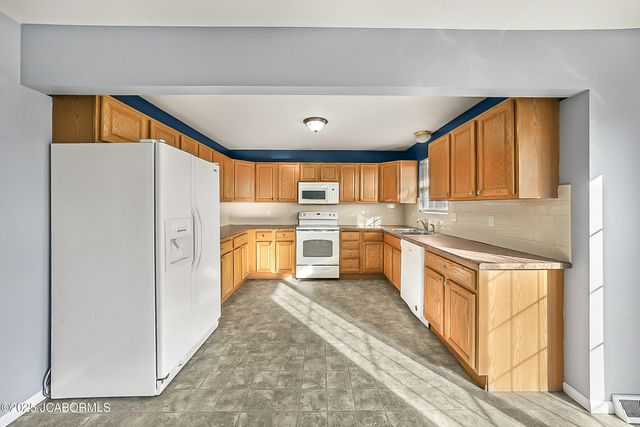 9424 ERIKA LANE, New Bloomfield, MO 65063