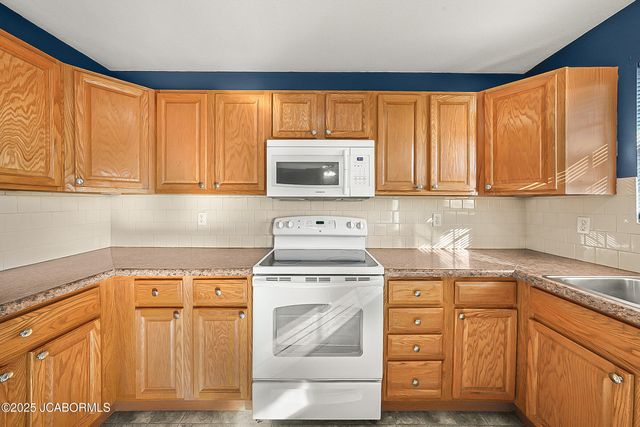 9424 ERIKA LANE, New Bloomfield, MO 65063