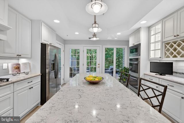 336 COLONY POINT PL, Edgewater, MD 21037