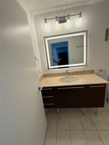 1900 N Bayshore Dr 3507, Miami, FL 33132