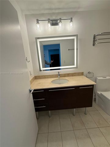 1900 N Bayshore Dr 3507, Miami, FL 33132