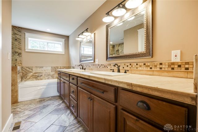 1809 Shroyer Road, Oakwood, OH 45419