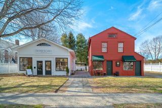 24-26 Lyme Street, Old Lyme, CT 06371