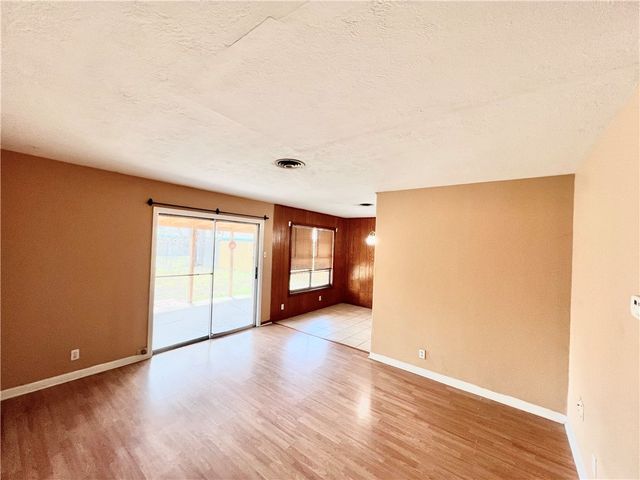 112 Rice Dr, Portland, TX 78374