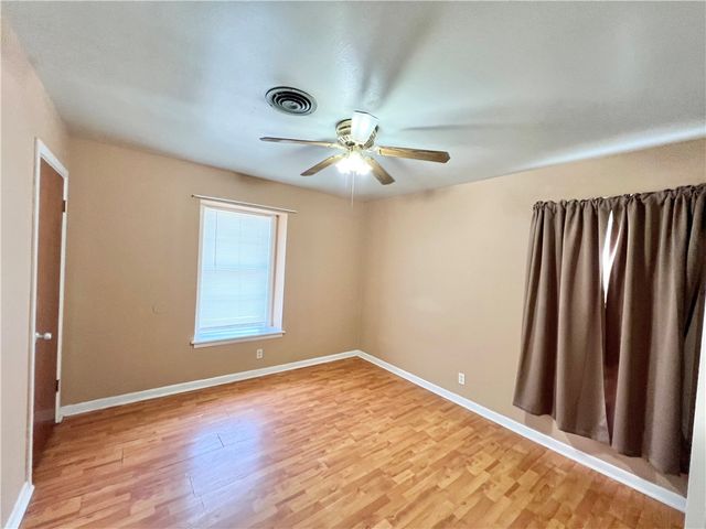 112 Rice Dr, Portland, TX 78374