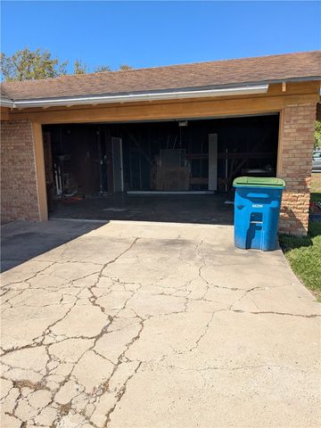 112 Rice Dr, Portland, TX 78374