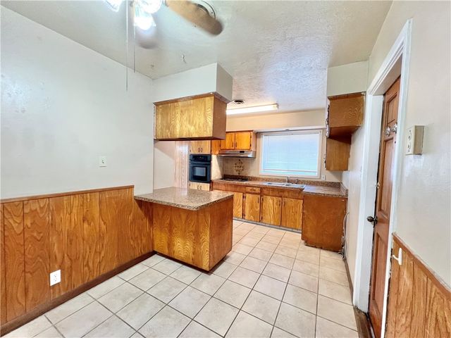 112 Rice Dr, Portland, TX 78374