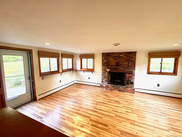 120 Otrobando Avenue, Norwich, CT 06360