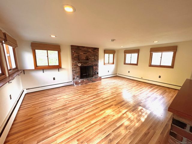 120 Otrobando Avenue, Norwich, CT 06360