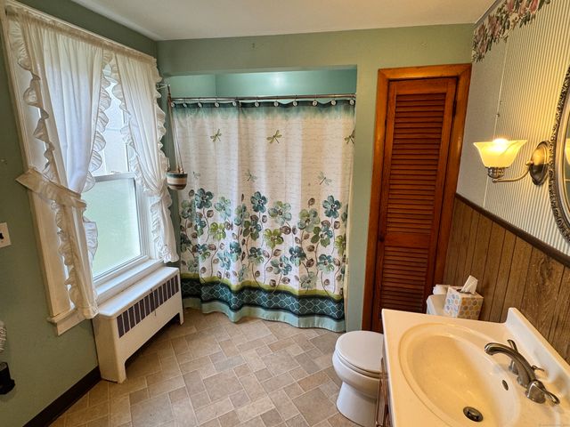 120 Otrobando Avenue, Norwich, CT 06360