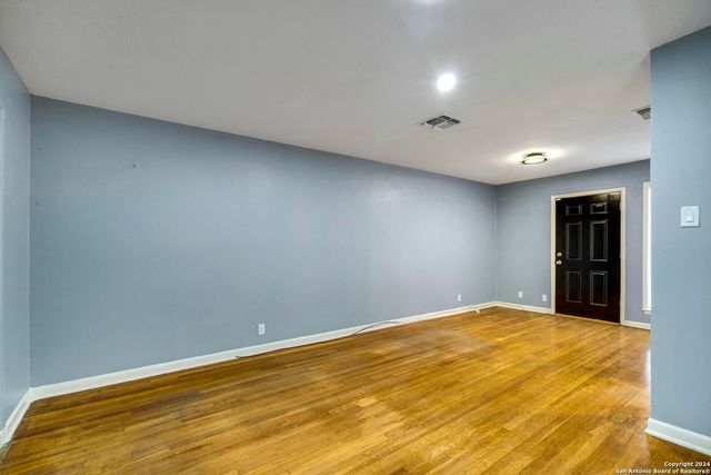 103 RENNER DR, San Antonio, TX 78201