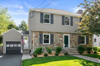 52 Beaufort Ave, Needham, MA 02492