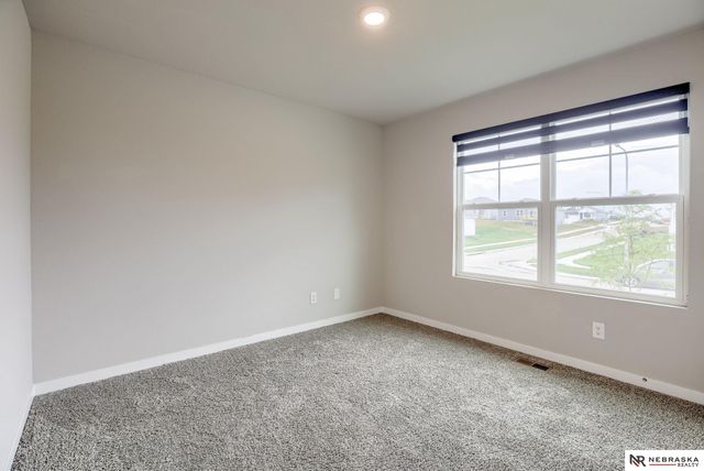 12613 S 204th Avenue, Gretna, NE 68028