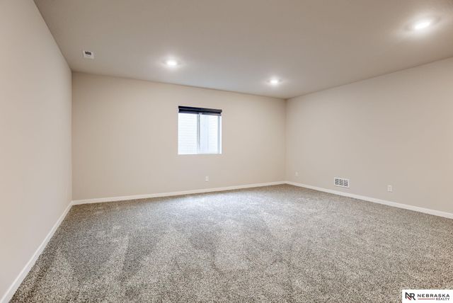 12613 S 204th Avenue, Gretna, NE 68028