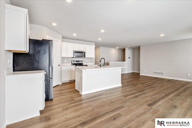 12613 S 204th Avenue, Gretna, NE 68028