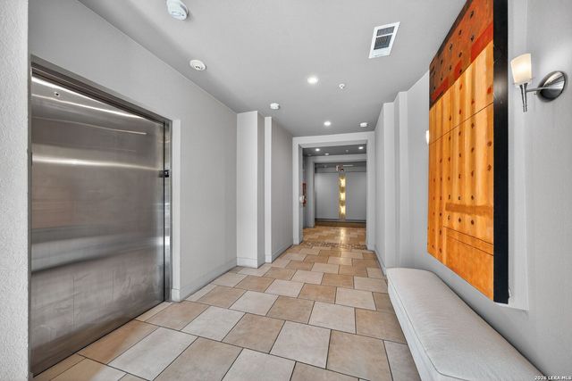 7342 Oak Manor Dr Apt 1104, San Antonio, TX 78229