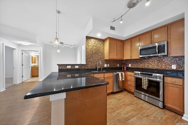 7342 Oak Manor Dr Apt 1104, San Antonio, TX 78229