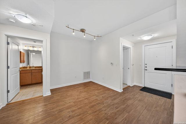 7342 Oak Manor Dr Apt 1104, San Antonio, TX 78229