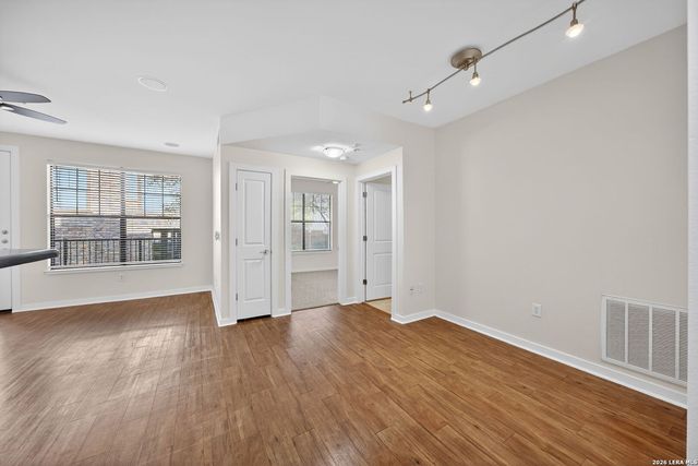 7342 Oak Manor Dr Apt 1104, San Antonio, TX 78229