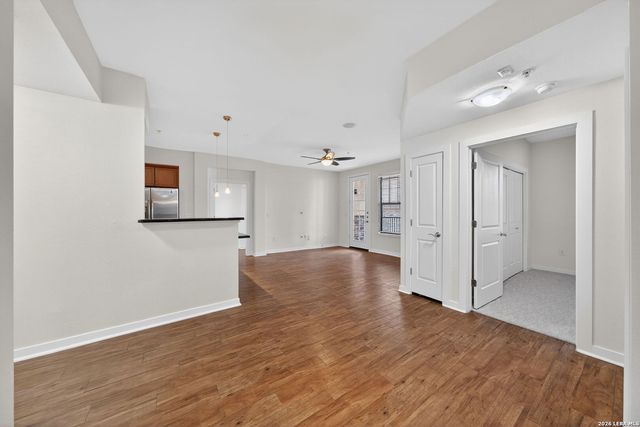 7342 Oak Manor Dr Apt 1104, San Antonio, TX 78229