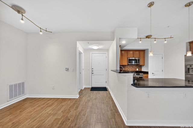 7342 Oak Manor Dr Apt 1104, San Antonio, TX 78229