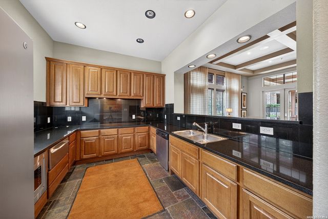 7342 Oak Manor Dr Apt 1104, San Antonio, TX 78229