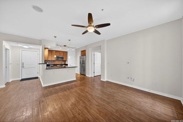 7342 Oak Manor Dr Apt 1104, San Antonio, TX 78229