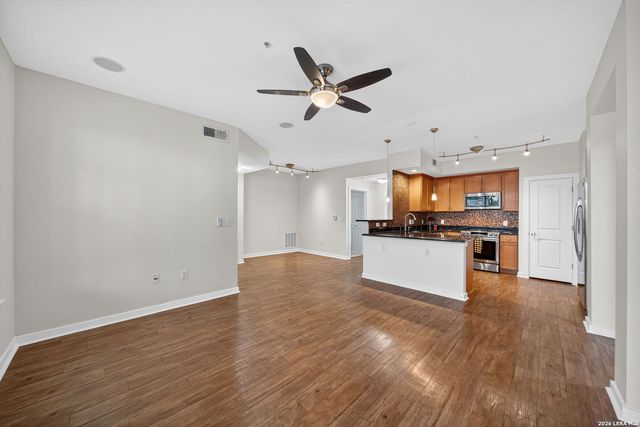 7342 Oak Manor Dr Apt 1104, San Antonio, TX 78229