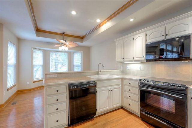 4129 SW Homestead Drive, Lee's Summit, MO 64082