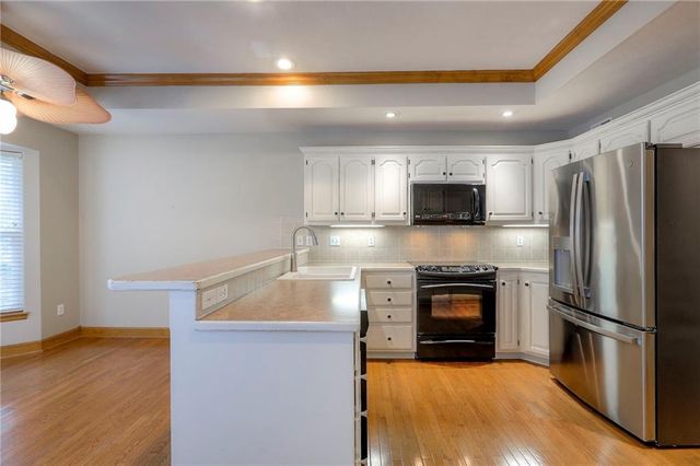 4129 SW Homestead Drive, Lee's Summit, MO 64082