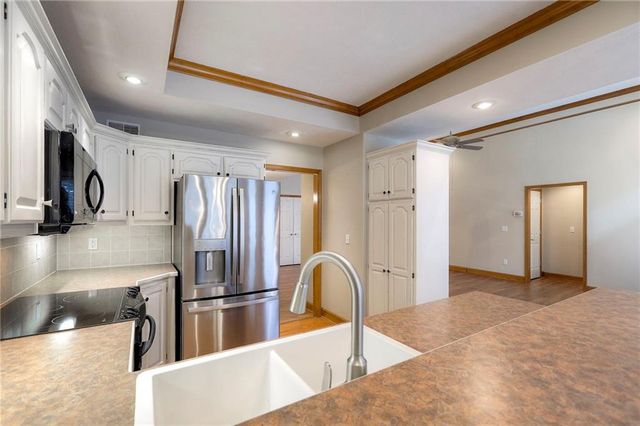 4129 SW Homestead Drive, Lee's Summit, MO 64082