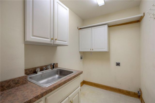 4129 SW Homestead Drive, Lee's Summit, MO 64082