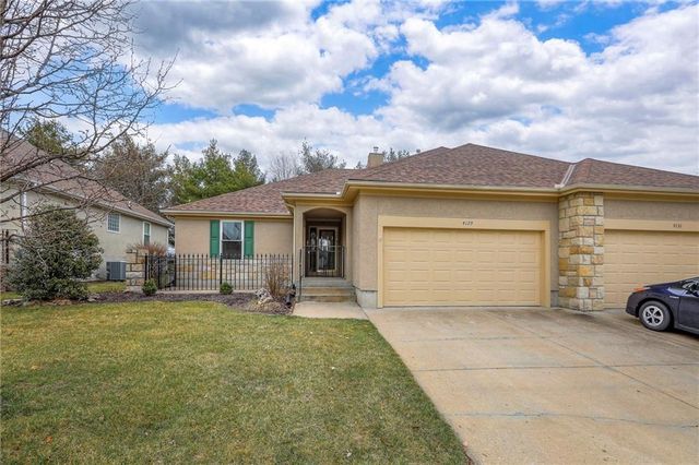 4129 SW Homestead Drive, Lee's Summit, MO 64082