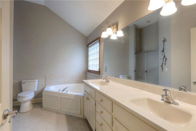 4129 SW Homestead Drive, Lee's Summit, MO 64082