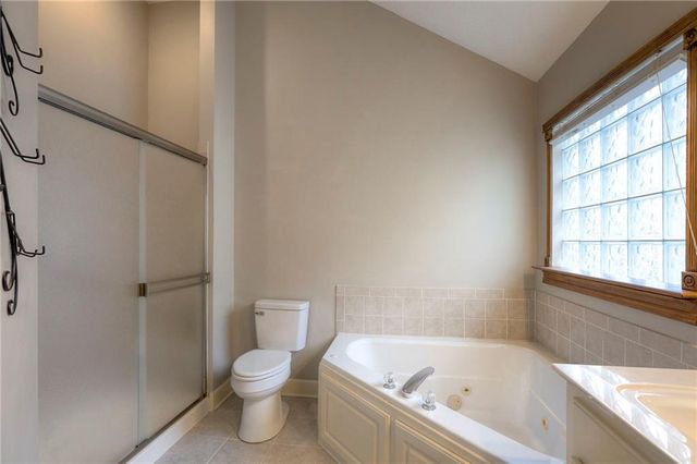 4129 SW Homestead Drive, Lee's Summit, MO 64082