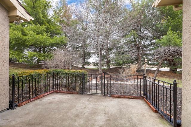 4129 SW Homestead Drive, Lee's Summit, MO 64082