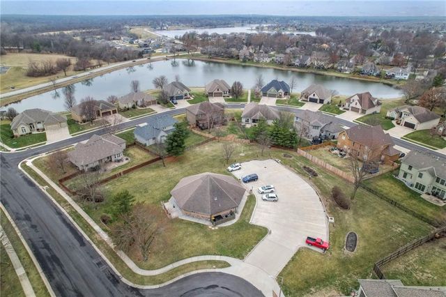 4129 SW Homestead Drive, Lee's Summit, MO 64082