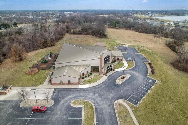 4129 SW Homestead Drive, Lee's Summit, MO 64082