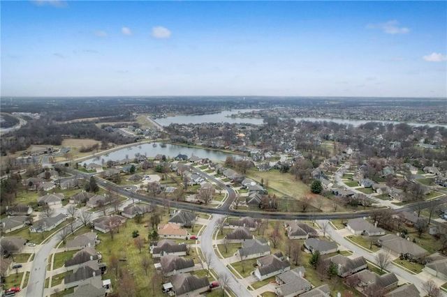 4129 SW Homestead Drive, Lee's Summit, MO 64082