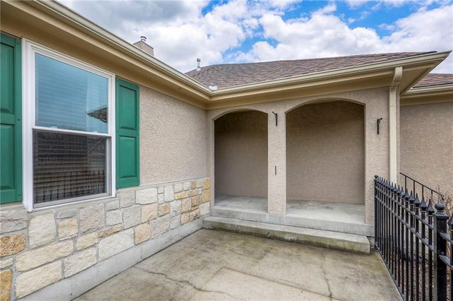 4129 SW Homestead Drive, Lee's Summit, MO 64082