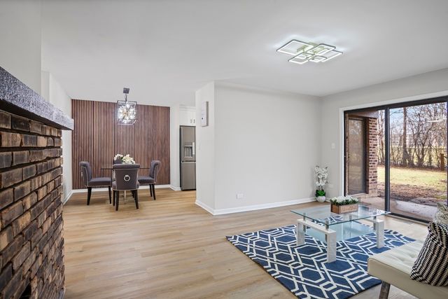 1454 N Elmhurst Road 102B, Mount Prospect, IL 60056