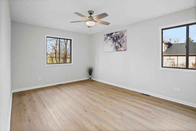 1454 N Elmhurst Road 102B, Mount Prospect, IL 60056