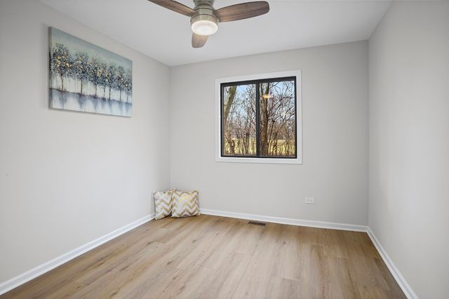 1454 N Elmhurst Road 102B, Mount Prospect, IL 60056