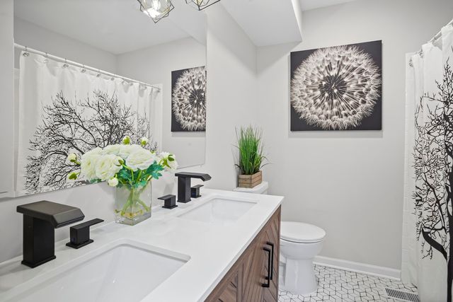 1454 N Elmhurst Road 102B, Mount Prospect, IL 60056