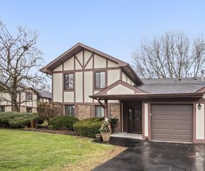 1454 N Elmhurst Road 102B, Mount Prospect, IL 60056