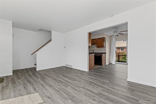 8136 Busko, Warren, MI 48093