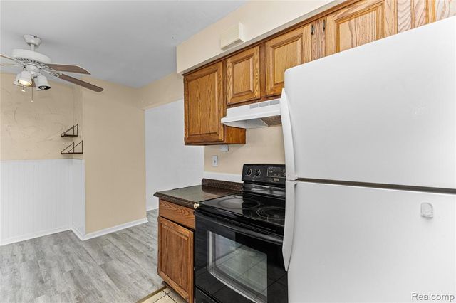 8136 Busko, Warren, MI 48093